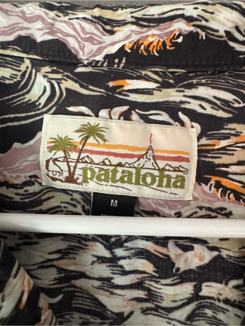 Patagonia Pataloha Black, Pink & Cream Wave-Print Short-Sleeve Button-Down Shirt - Picture 2 of 4